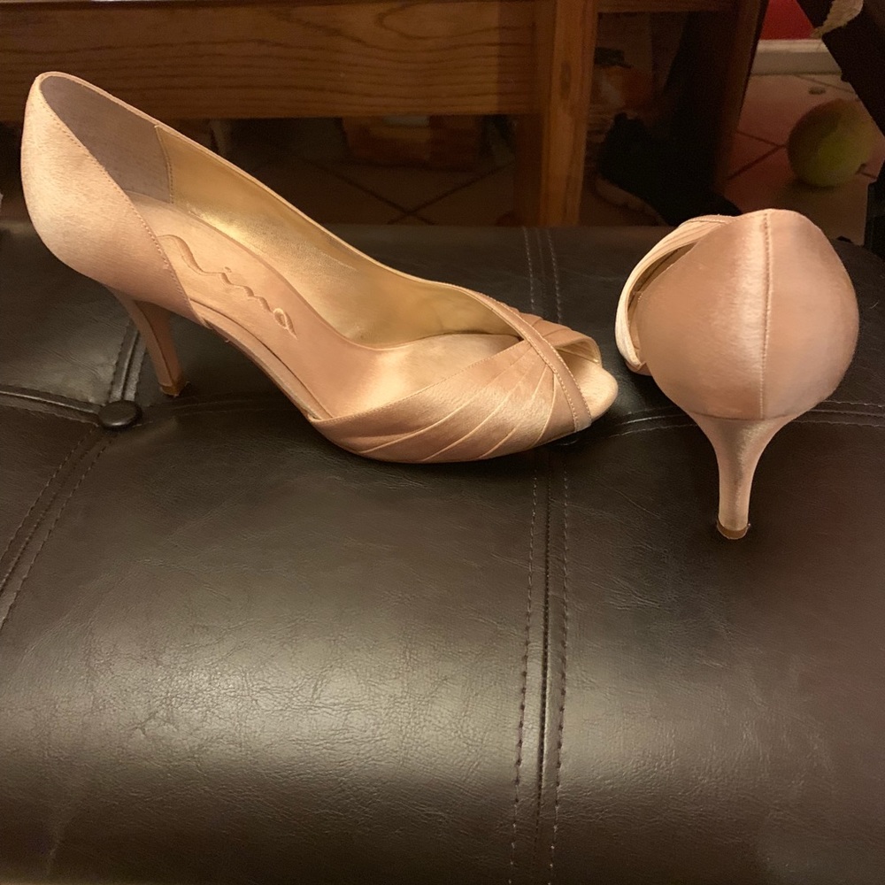 Nina Low gold satin heel. Size ten